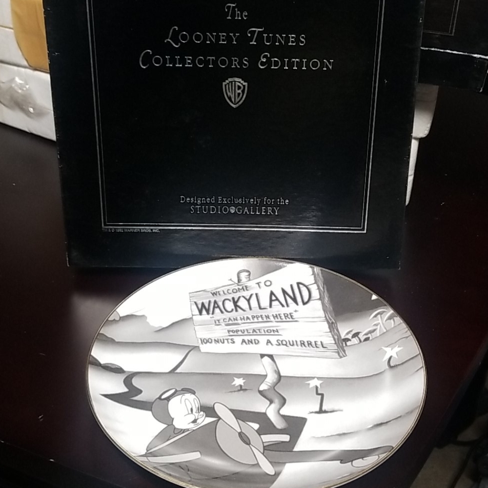 Porky in Wackyland Collectable Plate.